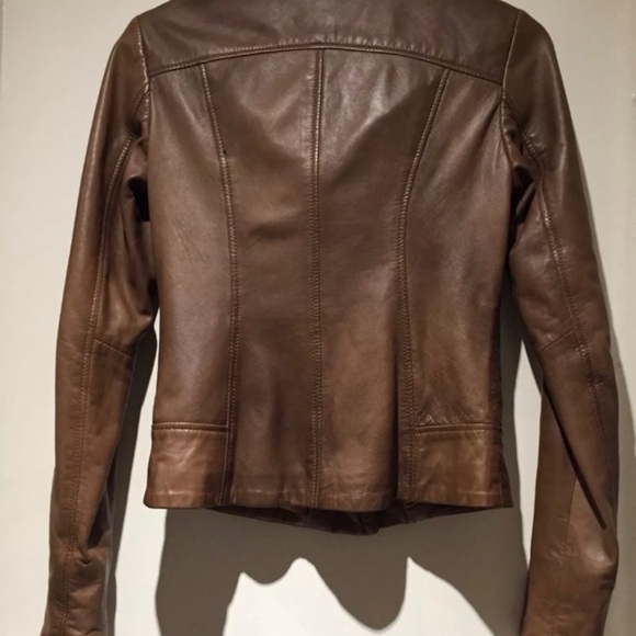 Danier Buttery Soft Genuine Lambskin Leather Jacket in Size Small. Colour = Teak - Picture 4 of 12